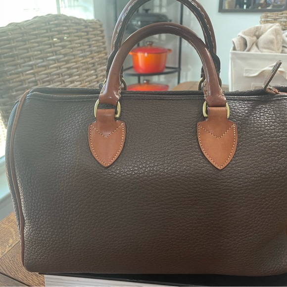 Vintage Dooney and Bourke large satchel bag with Shoulder Strap - Picture 2 of 15